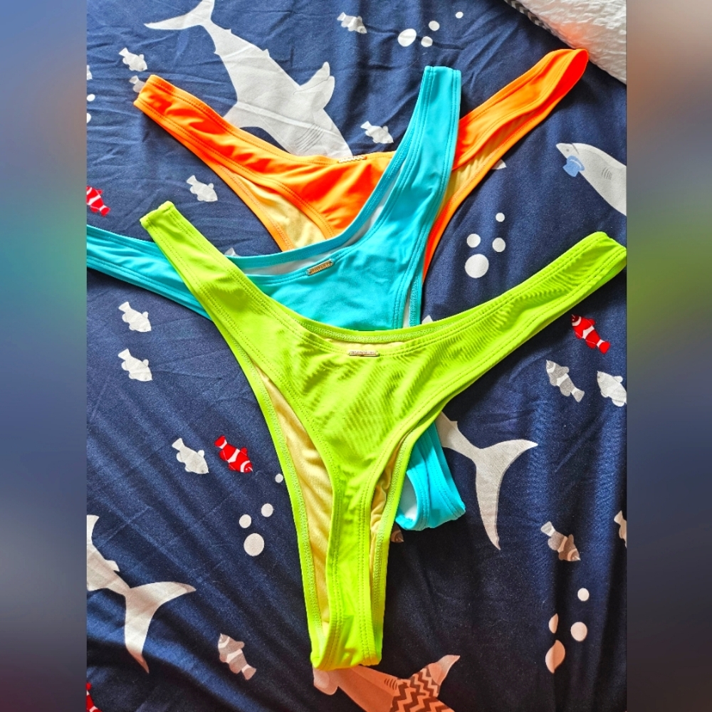 Three Women's Relleciga swim thongs
